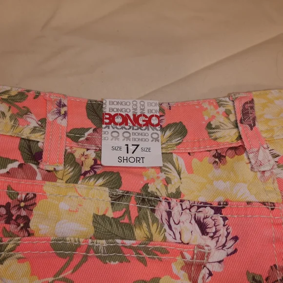 Shorts - Picture 3 of 3